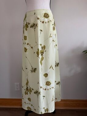 Floral A-Line Maxi Skirt in Pale Yellow-Green